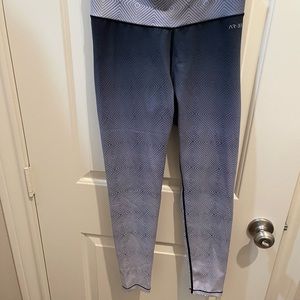AR-33 Leggings